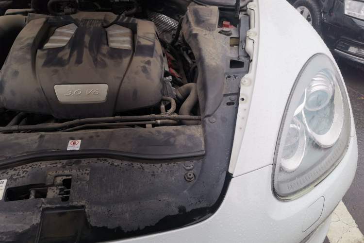 Used Porsche Cayenne 2011 Cayenne 3.0T Engine Bay Left