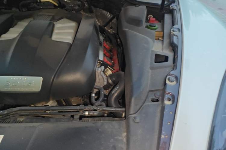 Used Porsche Cayenne 2011 Cayenne 3.0T Engine Bay Left
