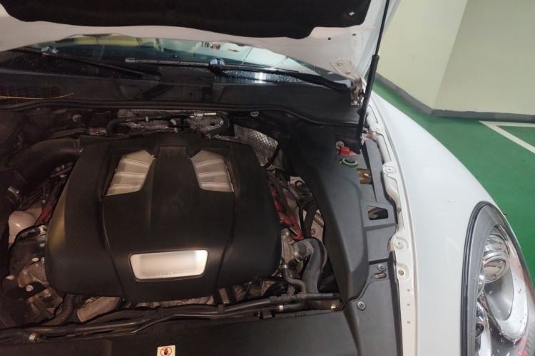 Used Porsche Cayenne 2011 Cayenne 3.0T Engine Bay Left