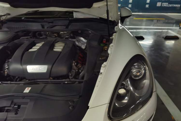 Used Porsche Cayenne 2011 Cayenne 3.0T Engine Bay Left