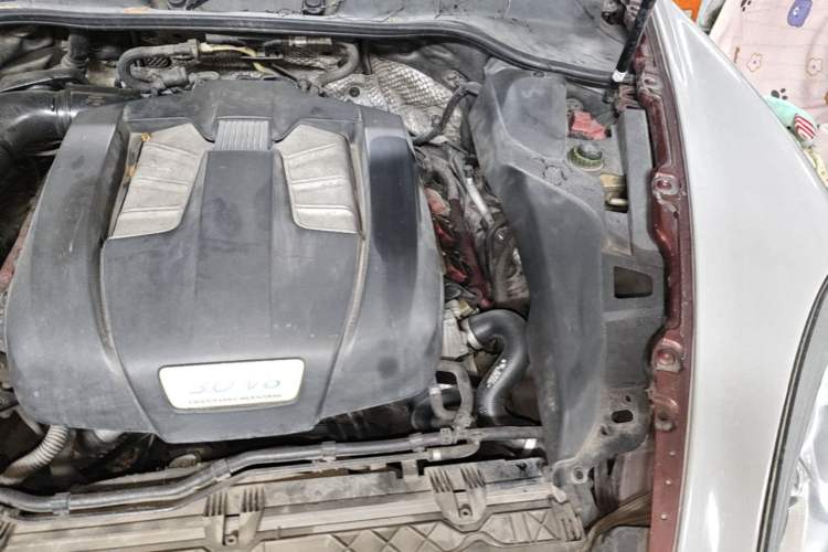 Used Porsche Cayenne 2011 Cayenne 3.0T Engine Bay Left