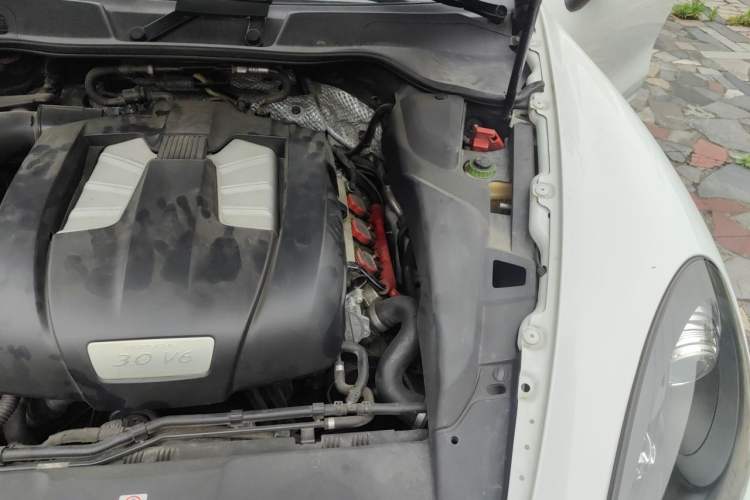 Used Porsche Cayenne 2011 Cayenne 3.0T Engine Bay Left