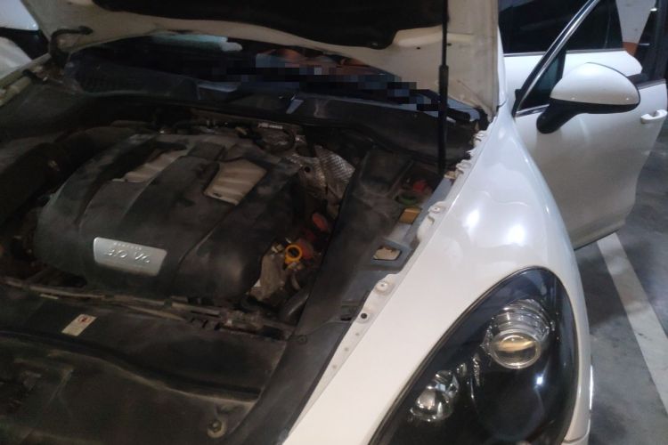 Used Porsche Cayenne 2011 Cayenne 3.0T Engine Bay Left
