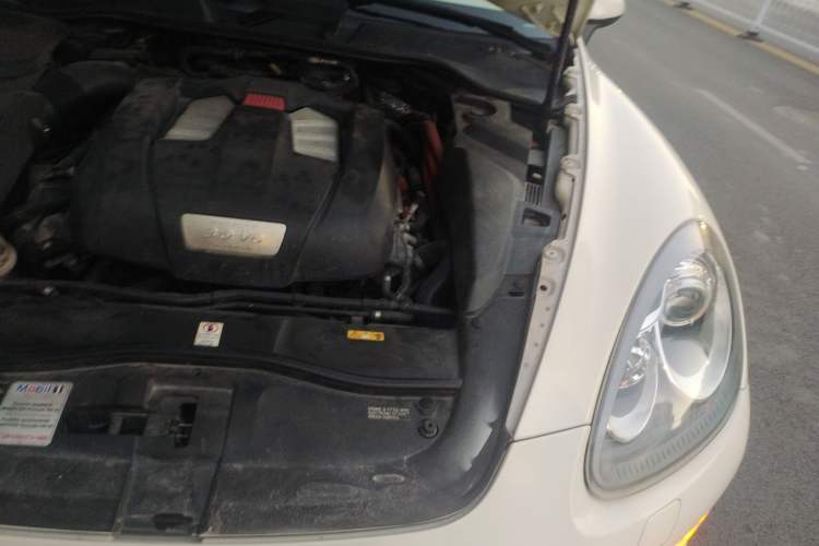 Used Porsche Cayenne 2011 Cayenne S Hybrid 3.0T Engine Bay Left