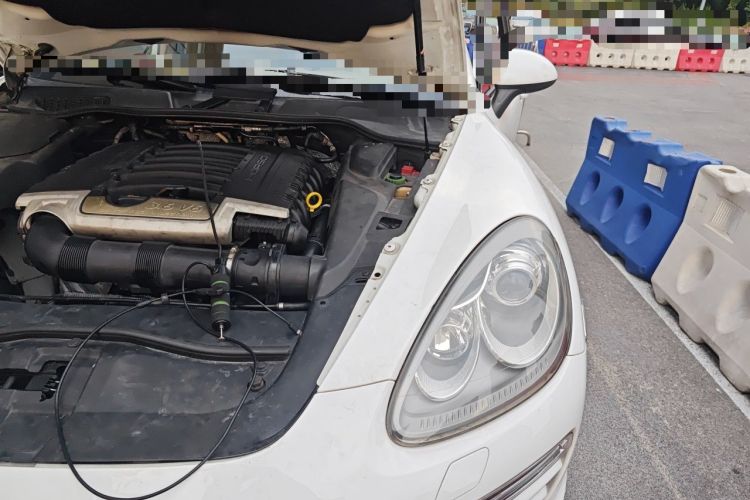 Used Porsche Cayenne 2011 3.6L automatic transmission U.S. specification Engine Bay Left