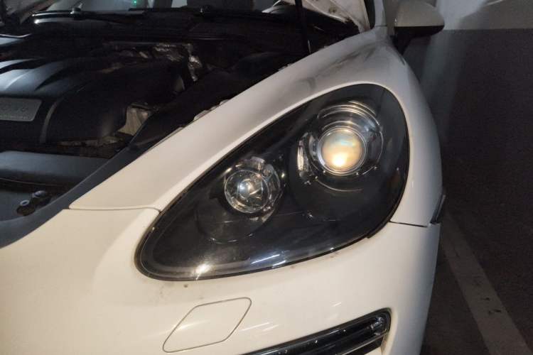 Used Porsche Cayenne 2011 Cayenne 3.0T Engine Bay Left
