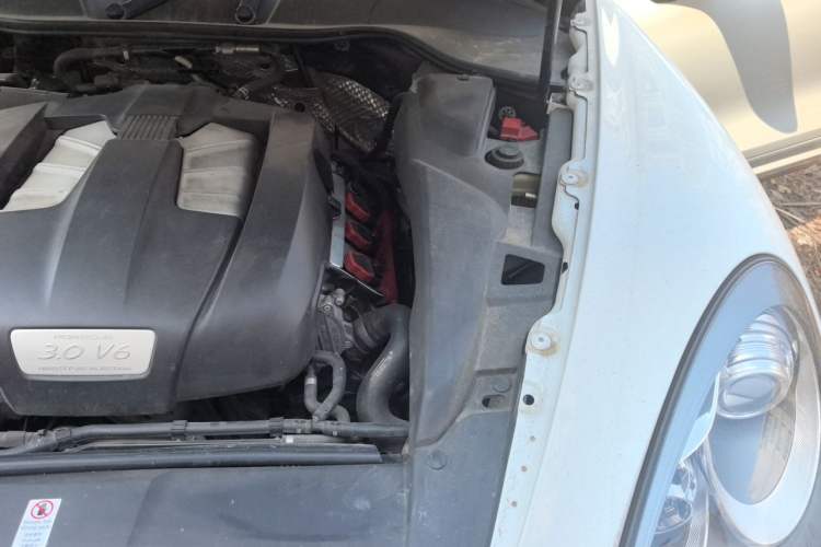 Used Porsche Cayenne 2011 Cayenne 3.0T Engine Bay Left