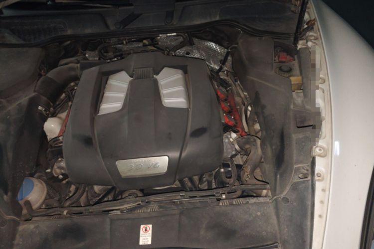 Used Porsche Cayenne 2011 Cayenne 3.0T Engine Bay Left