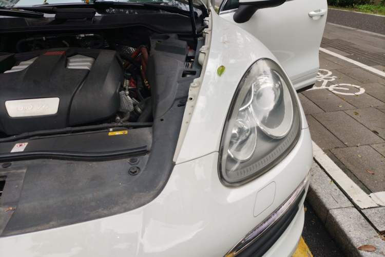 Used Porsche Cayenne 2011 Cayenne S Hybrid 3.0T Engine Bay Left