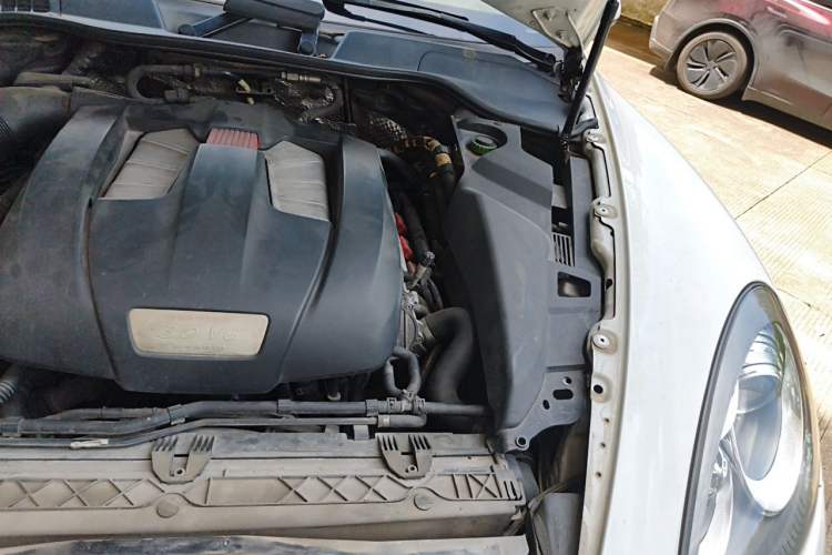 Used Porsche Cayenne 2011 Cayenne S Hybrid 3.0T Engine Bay Left