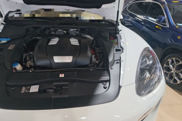 Used Porsche Cayenne 2011 Cayenne 3.0T Engine Bay Left