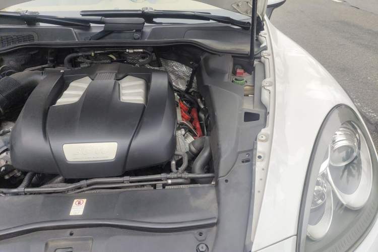 Used Porsche Cayenne 2011 Cayenne 3.0T Engine Bay Left