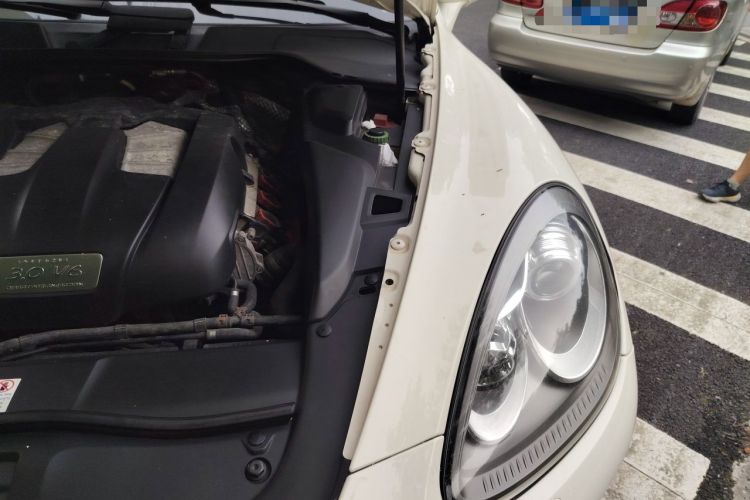 Used Porsche Cayenne 2011 Cayenne 3.0T Engine Bay Left