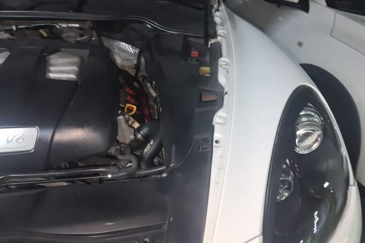 Used Porsche Cayenne 2011 Cayenne 3.0T Engine Bay Left
