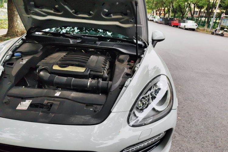 Used Porsche Cayenne 2011 3.6L automatic transmission U.S. specification Engine Bay Left