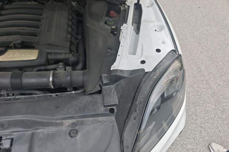 Used Porsche Cayenne 2011 3.6L automatic transmission U.S. specification Engine Bay Left