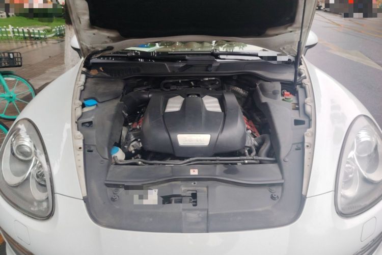 Used Porsche Cayenne 2011 Cayenne 3.0T Engine Bay