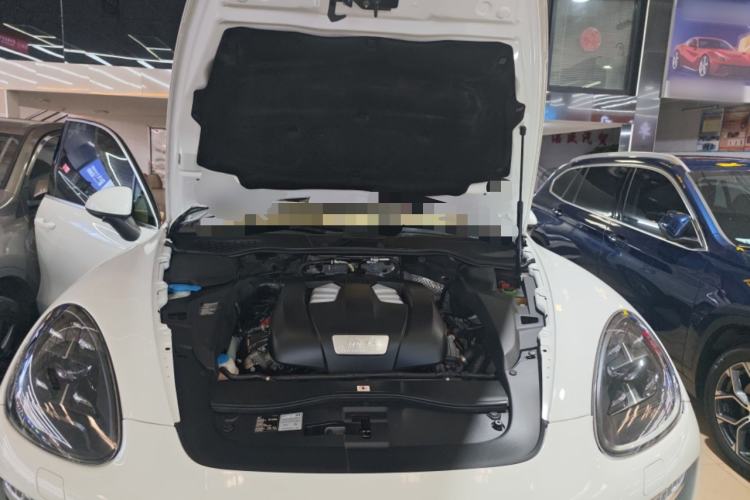Used Porsche Cayenne 2011 Cayenne 3.0T Engine Bay