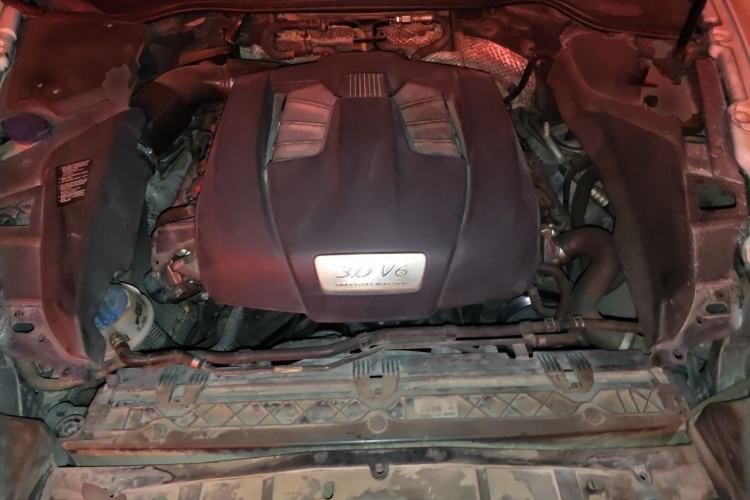 Used Porsche Cayenne 2011 Cayenne 3.0T Engine Bay