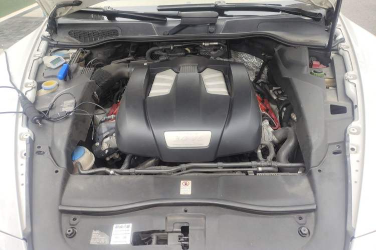 Used Porsche Cayenne 2011 Cayenne 3.0T Engine Bay