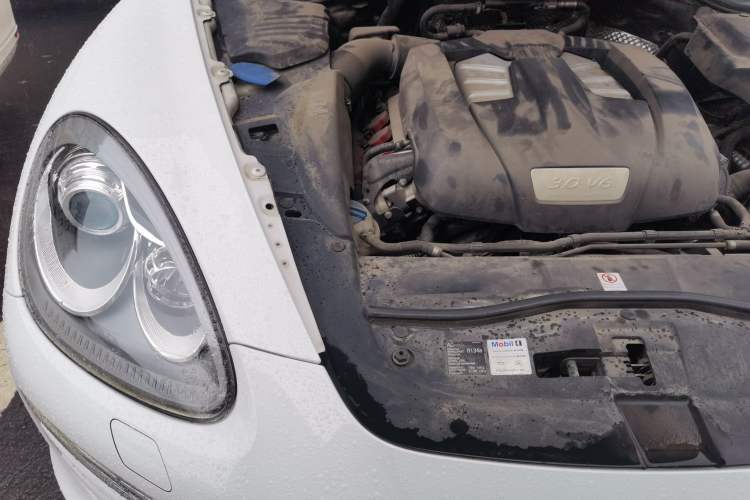 Used Porsche Cayenne 2011 Cayenne 3.0T Engine Bay Right