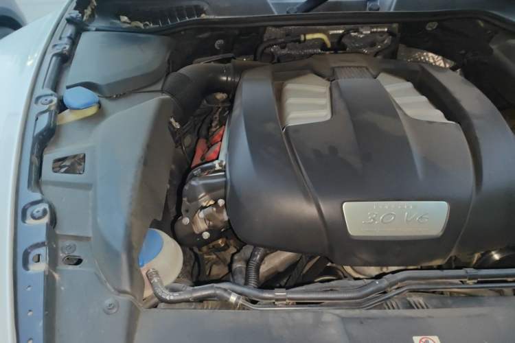 Used Porsche Cayenne 2011 Cayenne 3.0T Engine Bay Right