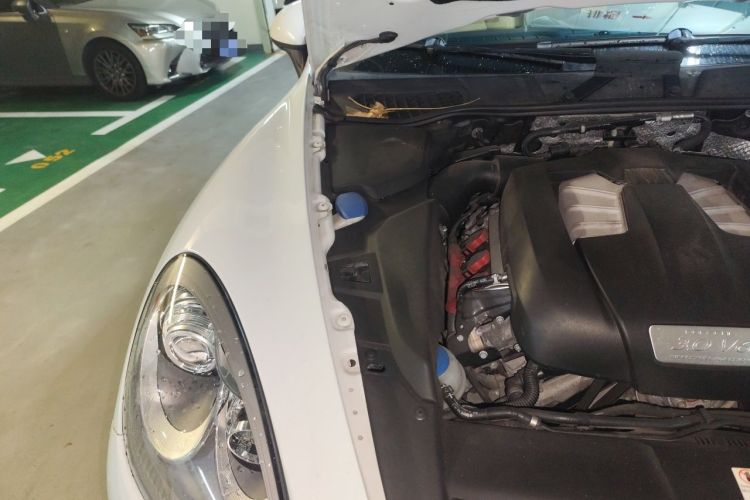 Used Porsche Cayenne 2011 Cayenne 3.0T Engine Bay Right
