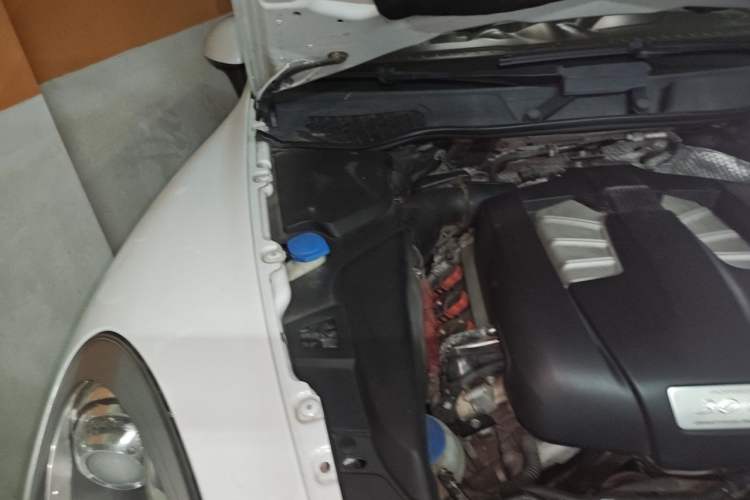 Used Porsche Cayenne 2011 Cayenne 3.0T Engine Bay Right