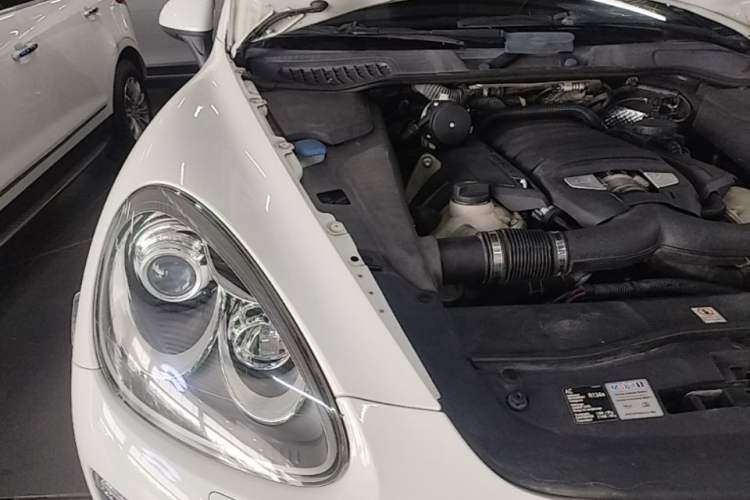 Used Porsche Cayenne 2011 Cayenne S 4.8L Engine Bay Right
