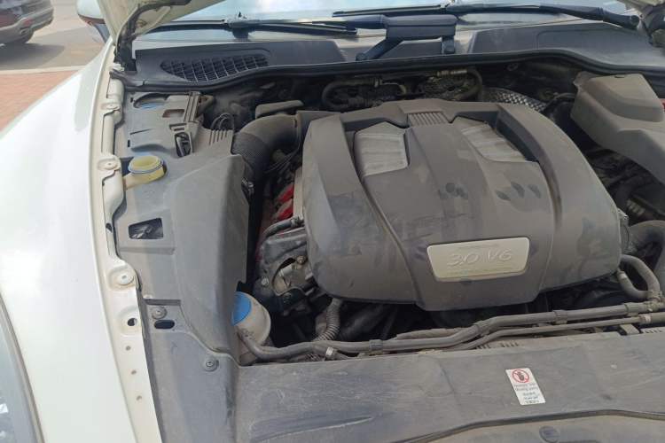 Used Porsche Cayenne 2011 Cayenne 3.0T Engine Bay Right