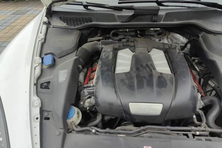 Used Porsche Cayenne 2011 Cayenne 3.0T Engine Bay Right
