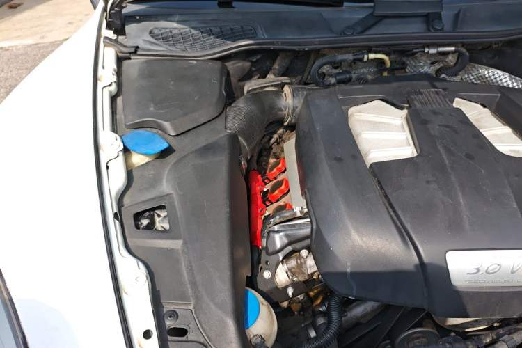 Used Porsche Cayenne 2011 Cayenne 3.0T Engine Bay Right