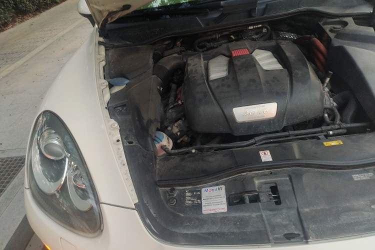 Used Porsche Cayenne 2011 Cayenne S Hybrid 3.0T Engine Bay Right