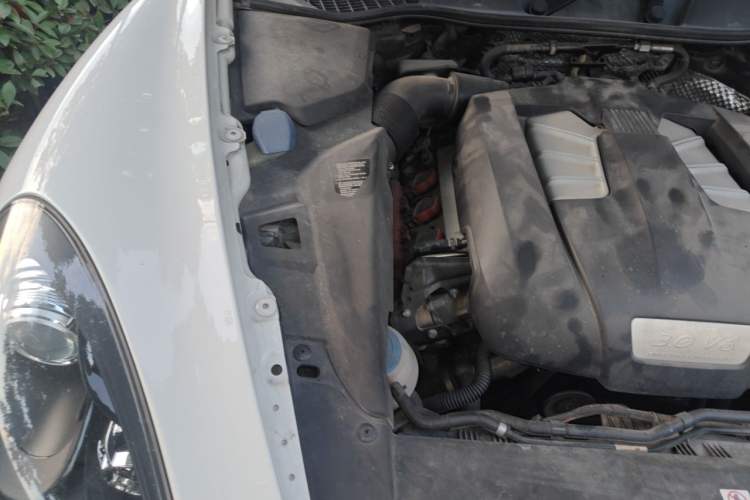 Used Porsche Cayenne 2011 Cayenne 3.0T Engine Bay Right