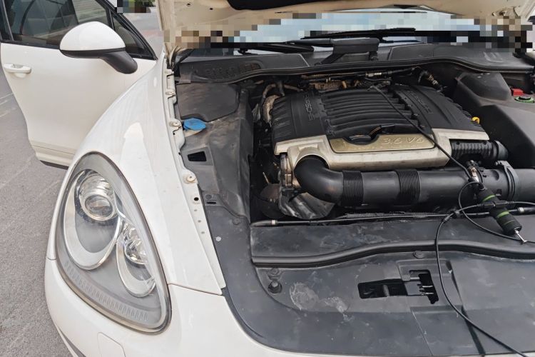 Used Porsche Cayenne 2011 3.6L automatic transmission U.S. specification Engine Bay Right
