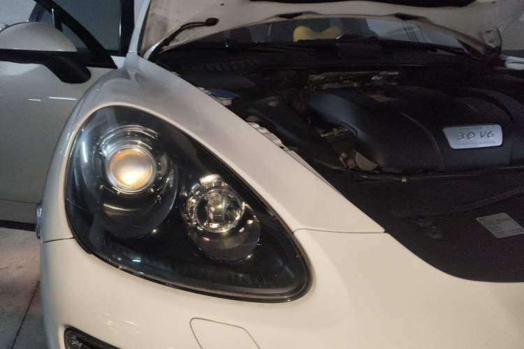 Used Porsche Cayenne 2011 Cayenne 3.0T Engine Bay Right
