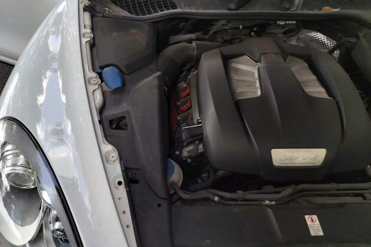 Used Porsche Cayenne 2011 Cayenne 3.0T Engine Bay Right
