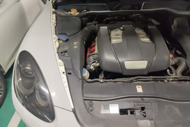 Used Porsche Cayenne 2011 Cayenne 3.0T Engine Bay Right