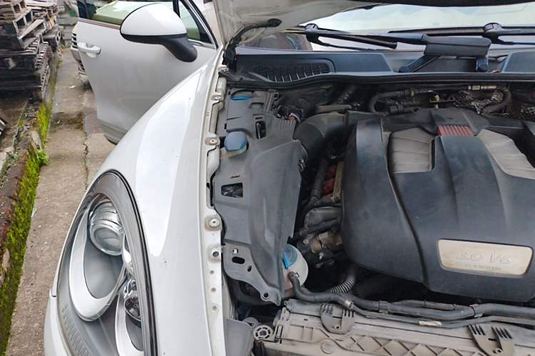 Used Porsche Cayenne 2011 Cayenne S Hybrid 3.0T Engine Bay Right