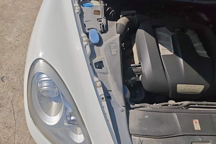 Used Porsche Cayenne 2011 Cayenne 3.0T Engine Bay Right