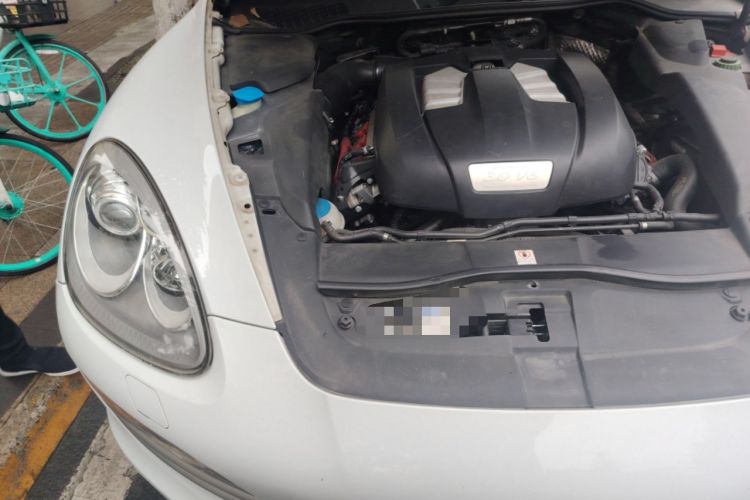 Used Porsche Cayenne 2011 Cayenne 3.0T Engine Bay Right