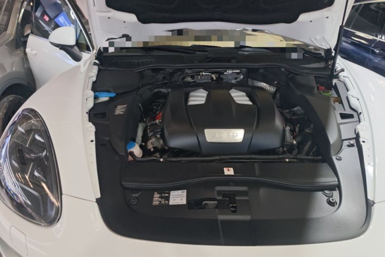 Used Porsche Cayenne 2011 Cayenne 3.0T Engine Bay Right