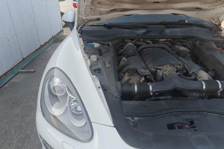 Used Porsche Cayenne 2011 Cayenne S 4.8L Engine Bay Right