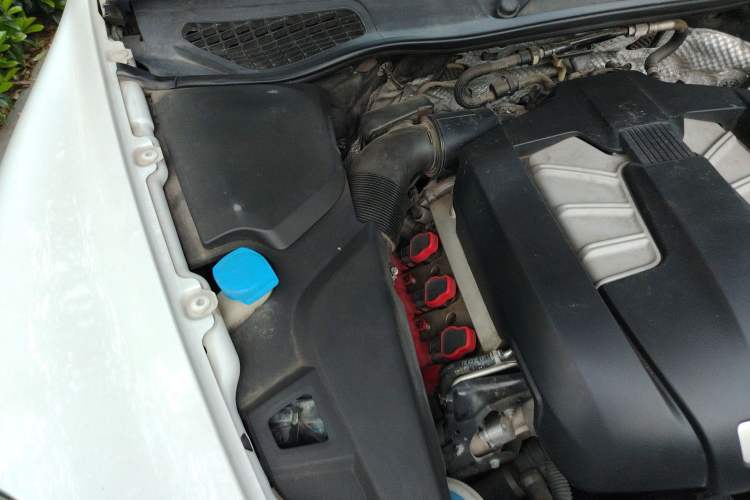 Used Porsche Cayenne 2011 Cayenne 3.0T Engine Bay Right
