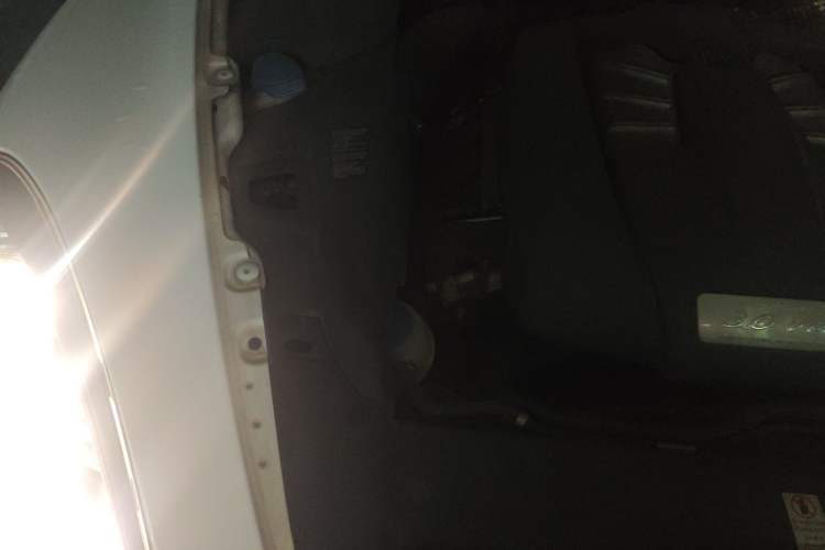 Used Porsche Cayenne 2011 Cayenne 3.0T Engine Bay Right