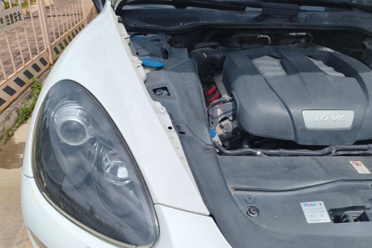 Used Porsche Cayenne 2011 Cayenne 3.0T Engine Bay Right