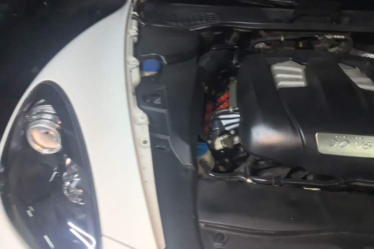 Used Porsche Cayenne 2011 Cayenne 3.0T Engine Bay Right