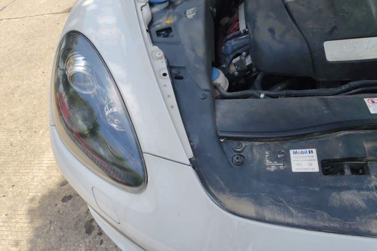 Used Porsche Cayenne 2011 Cayenne 3.0T Engine Bay Right