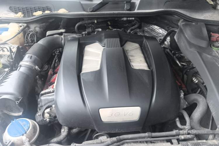 Used Porsche Cayenne 2011 Cayenne 3.0T Engine Bay