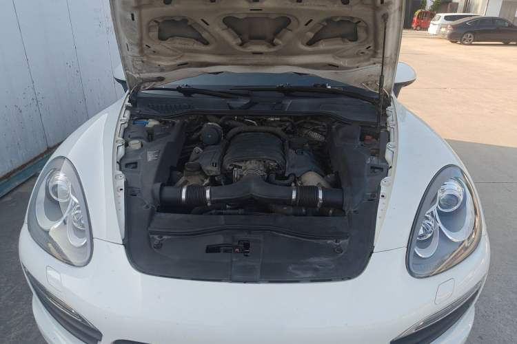 Used Porsche Cayenne 2011 Cayenne S 4.8L Engine Bay